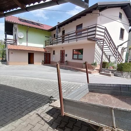 Apartmaji Karbic Postojna Εξωτερικό φωτογραφία