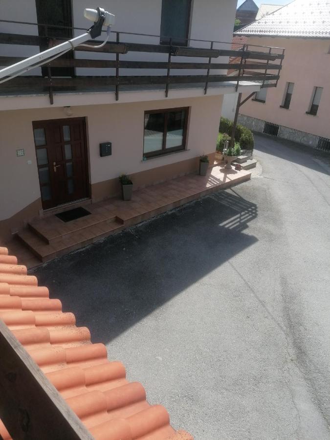 Apartmaji Karbic Postojna Εξωτερικό φωτογραφία